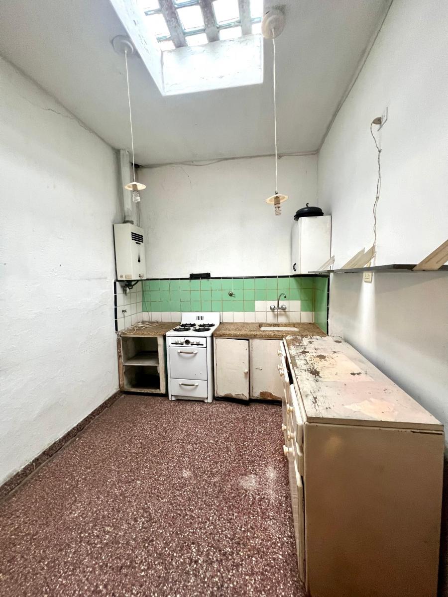 Vendo PH 3 Ambientes a Reciclar. Al Frente C/ Balcón y Terraza Propia. 2
