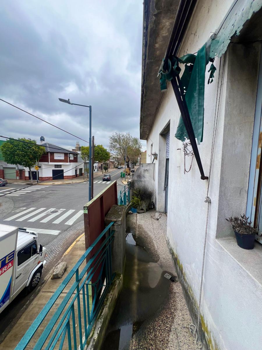 Vendo PH 3 Ambientes a Reciclar. Al Frente C/ Balcón y Terraza Propia. 4