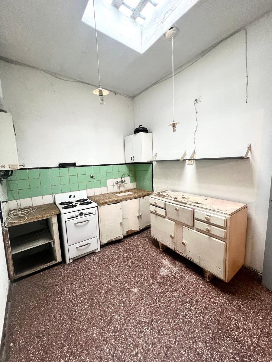 Vendo PH 3 Ambientes a Reciclar. Al Frente C/ Balcón y Terraza Propia. 5