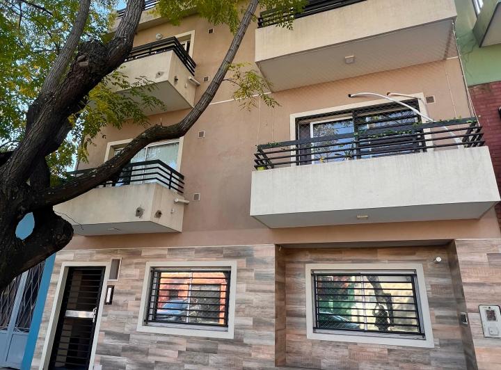 Alquilo Departamento de 3 Ambientes de Categoria con Balcon Aterrazado.  2