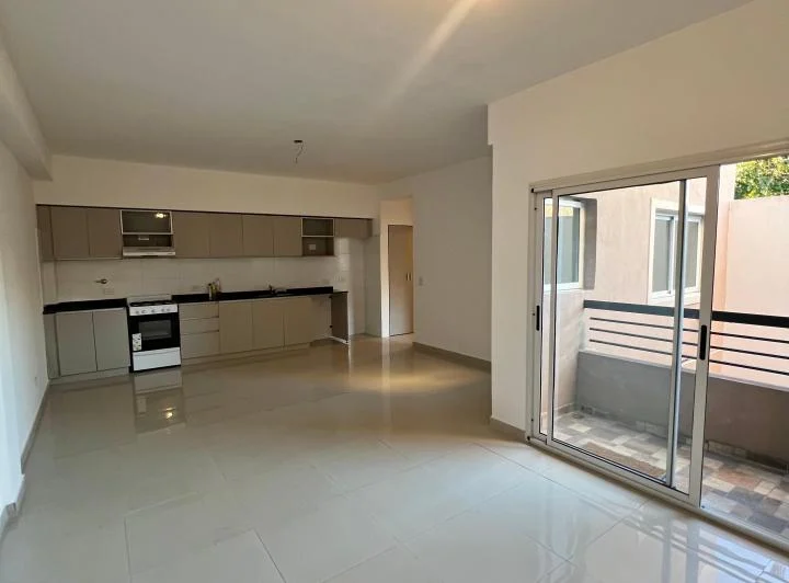 Departamento de Categoria de 2 Ambientes con Balcon. Expensas incluye servicios 3