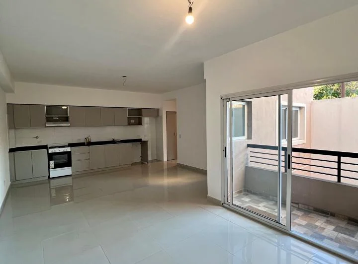 Departamento de Categoria de 2 Ambientes con Balcon. Expensas incluye servicios 2