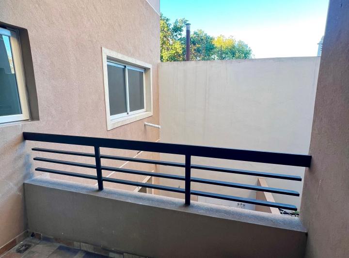 Departamento de Categoria de 2 Ambientes con Balcon. Expensas incluye servicios 5