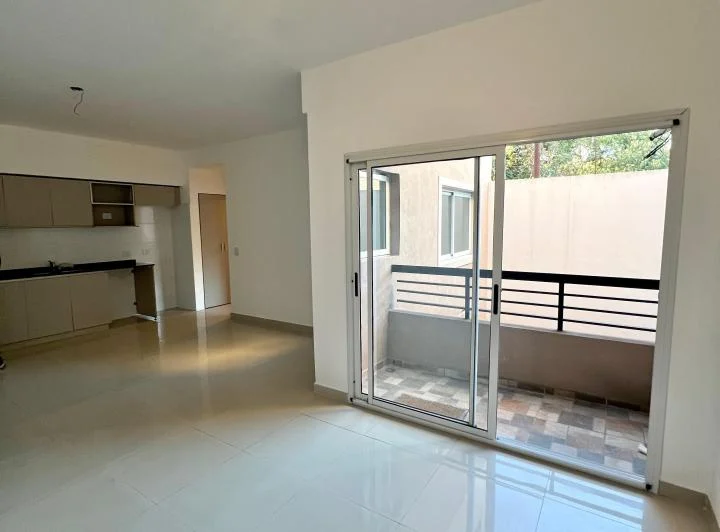 Departamento de Categoria de 2 Ambientes con Balcon. Expensas incluye servicios 4