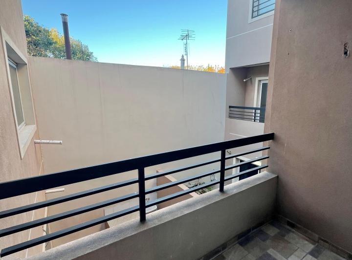 Departamento de Categoria de 2 Ambientes con Balcon. Super luminoso! 3