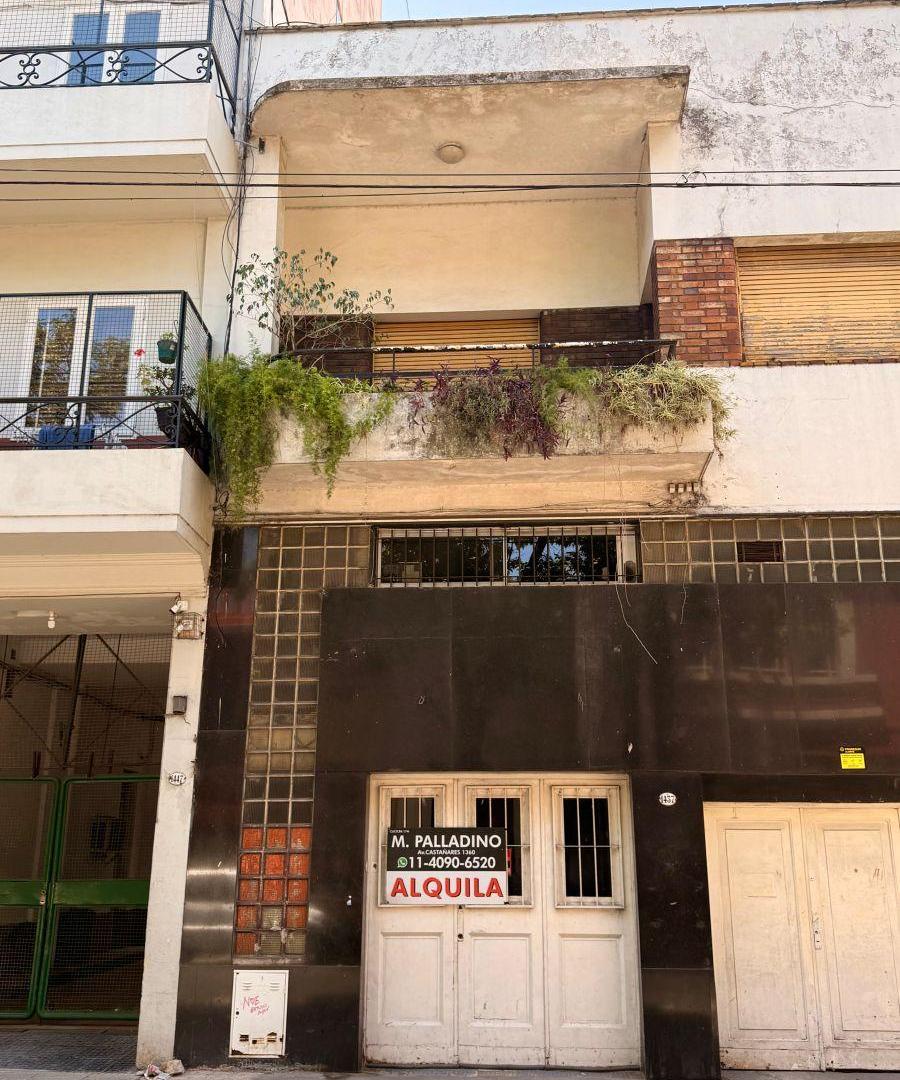 ALQUILO PH 6 AMBIENTES CON GARAGE, BALCON, PATIO Y TERRAZA. APTO USO PROFESIONAL Y/O COMERCIAL