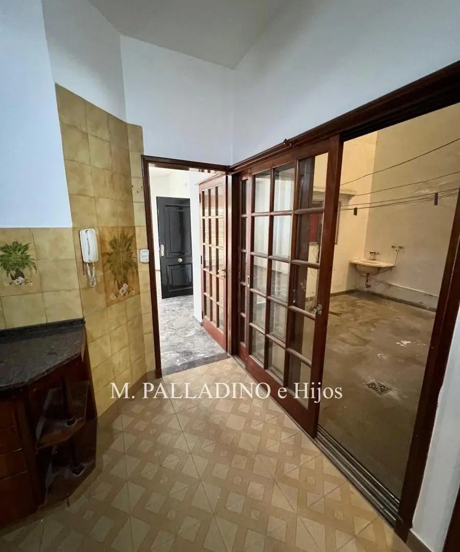 Casa En Venta 5 Ambientes en 2 Plantas con Cochera, Patio Y Balcón al Frente 2