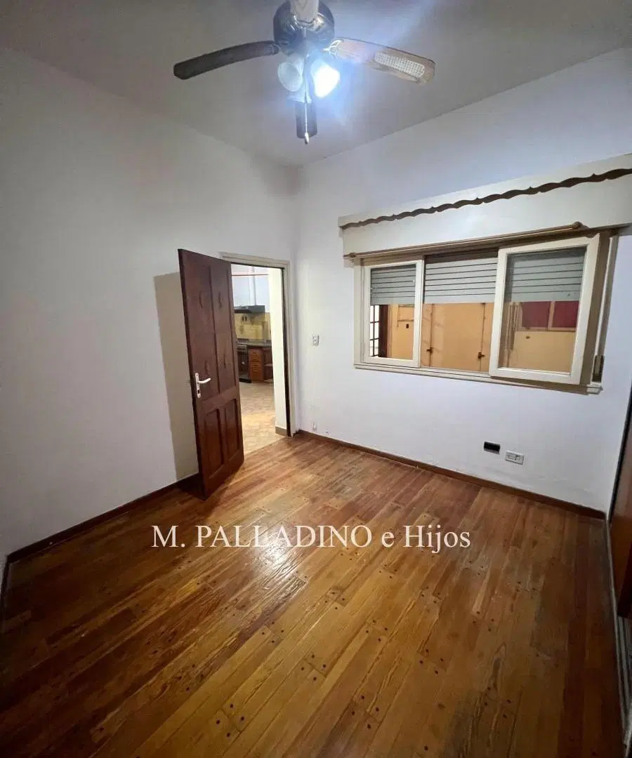 Casa En Venta 5 Ambientes en 2 Plantas con Cochera, Patio Y Balcón al Frente 3