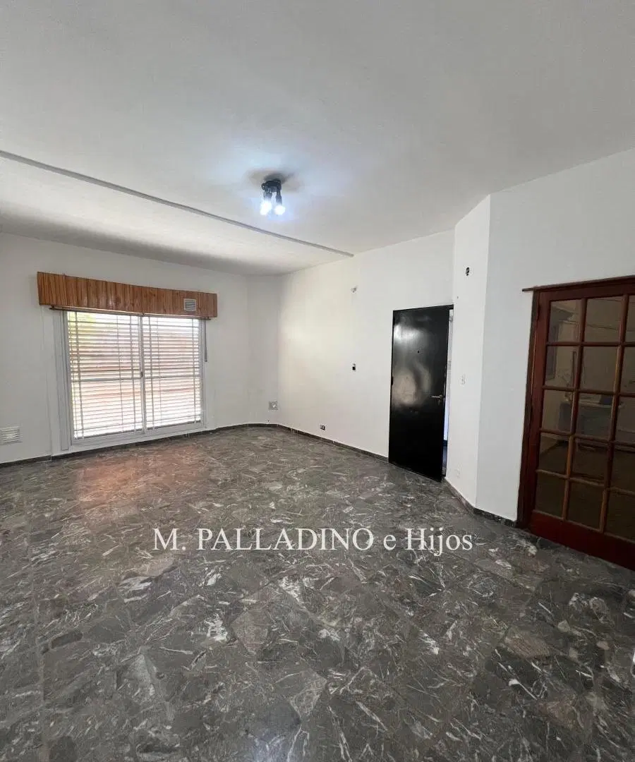 Casa En Venta 5 Ambientes en 2 Plantas con Cochera, Patio Y Balcón al Frente 5