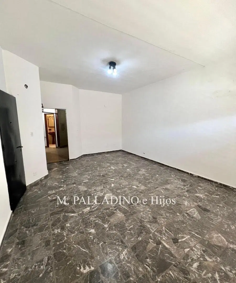 Casa En Venta 5 Ambientes en 2 Plantas con Cochera, Patio Y Balcón al Frente 5