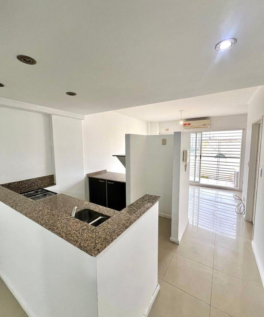 Foto de Alquiler Departamento 1 Ambiente y Medio con Balcón y Pileta- Boedo, Av, imagen 4