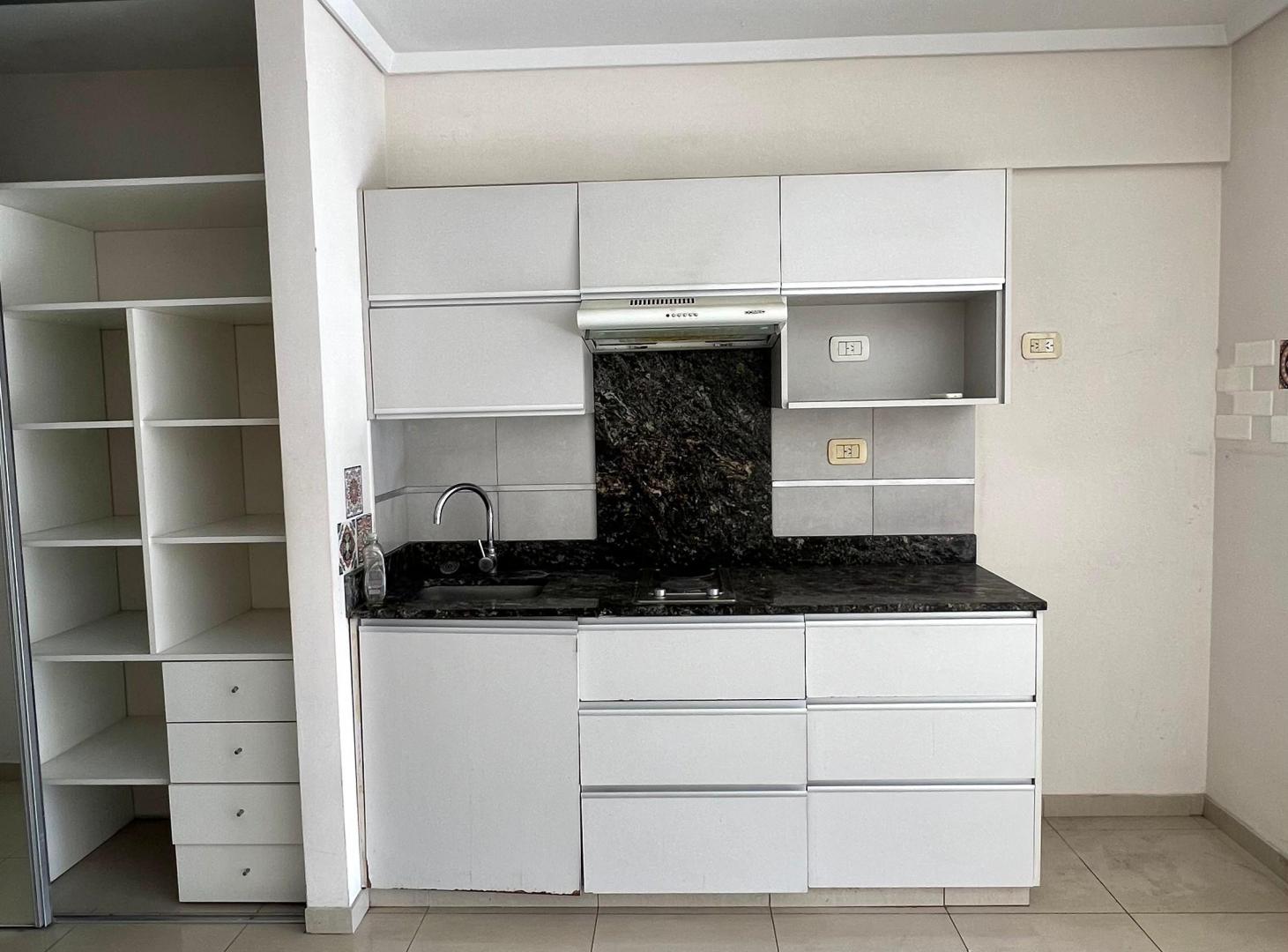 Foto de Monoambiente moderno con Balcón en Flores, imagen 4