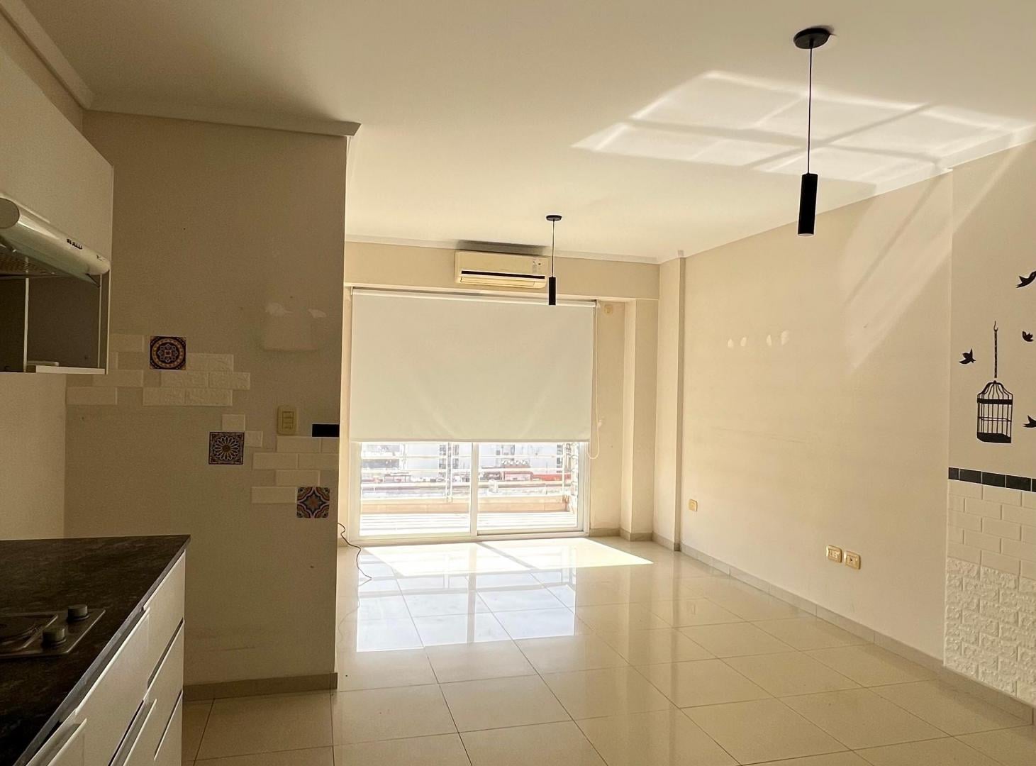 Foto de Monoambiente moderno con Balcón en Flores, imagen 2