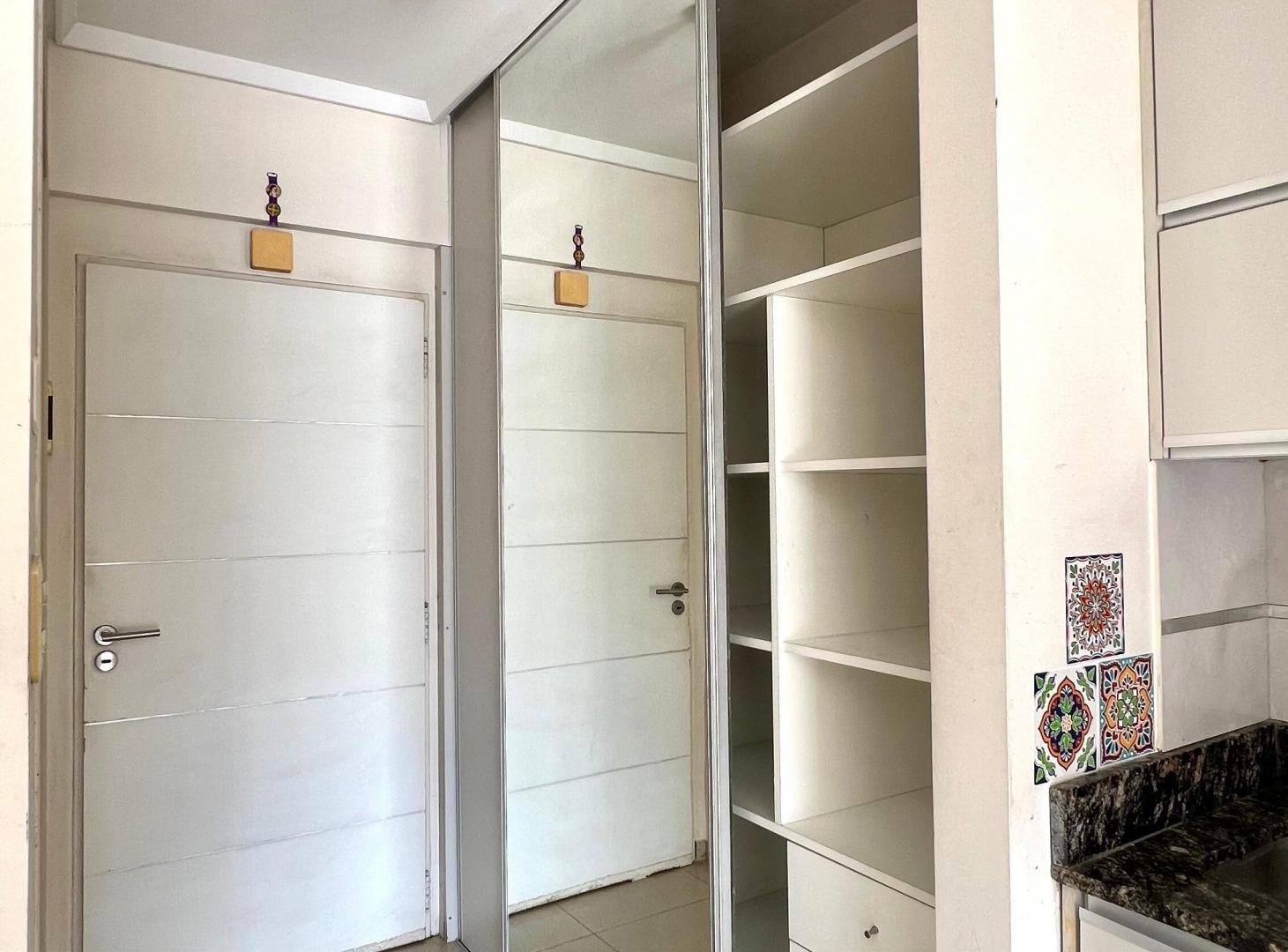 Foto de Monoambiente moderno con Balcón en Flores, imagen 5