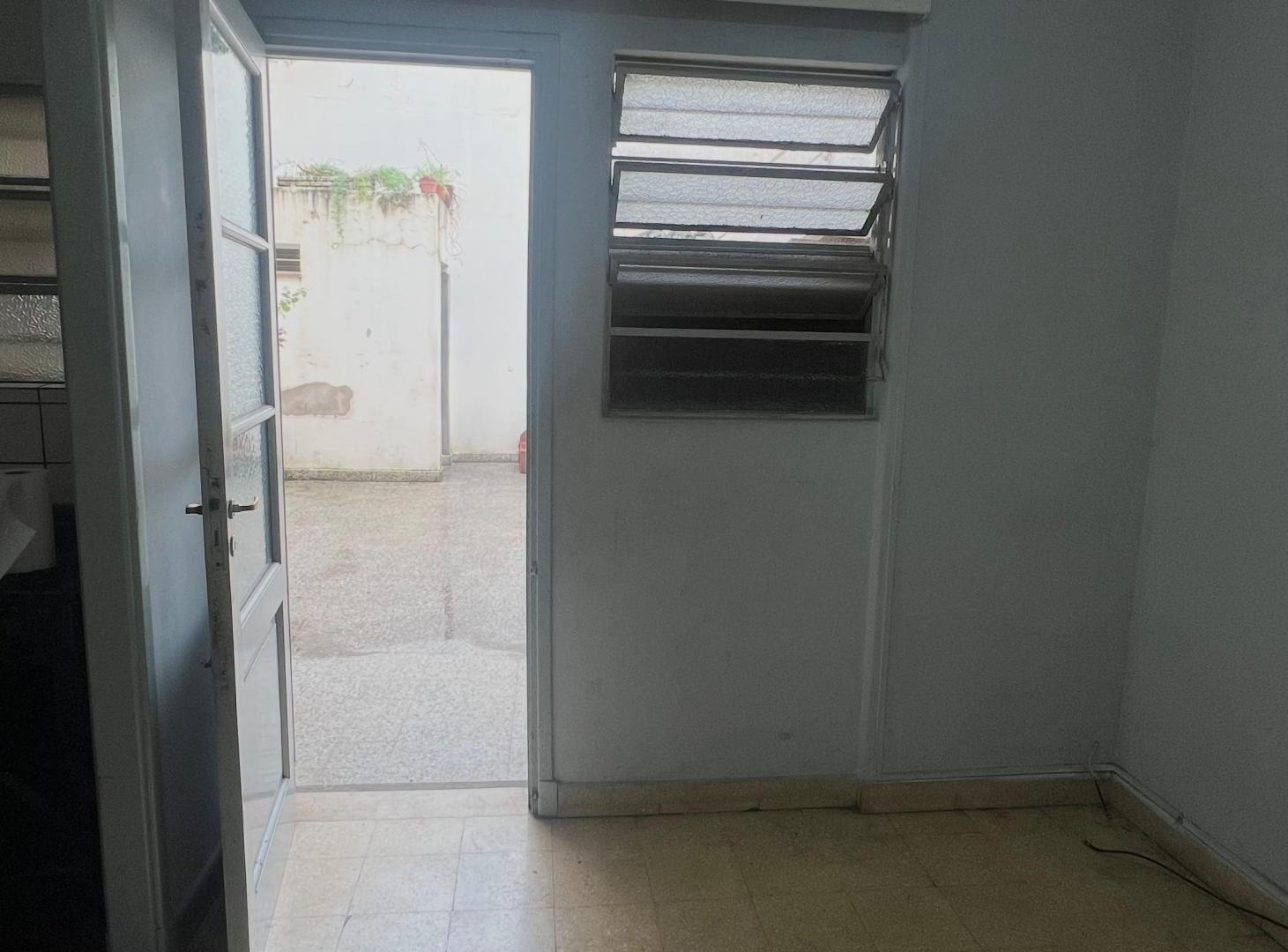 Foto de Tipo Casa 3 Ambientes A Refaccionar con Terraza y Patio, imagen 5