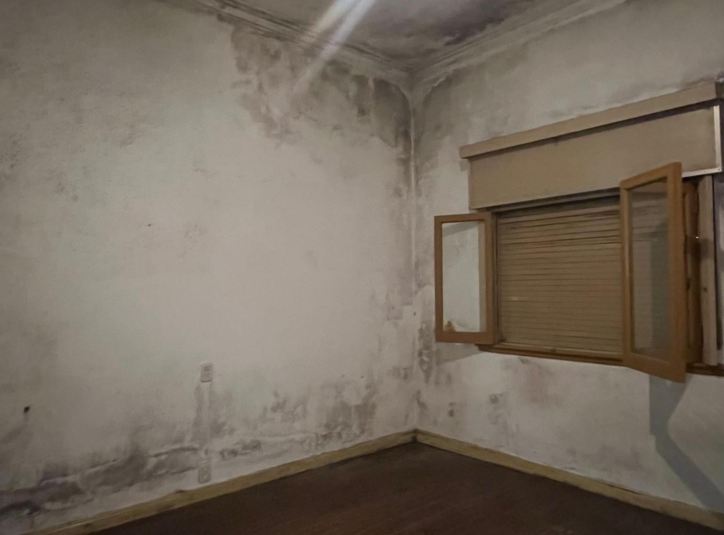 Foto de Tipo Casa 3 Ambientes A Refaccionar con Terraza y Patio, imagen 3
