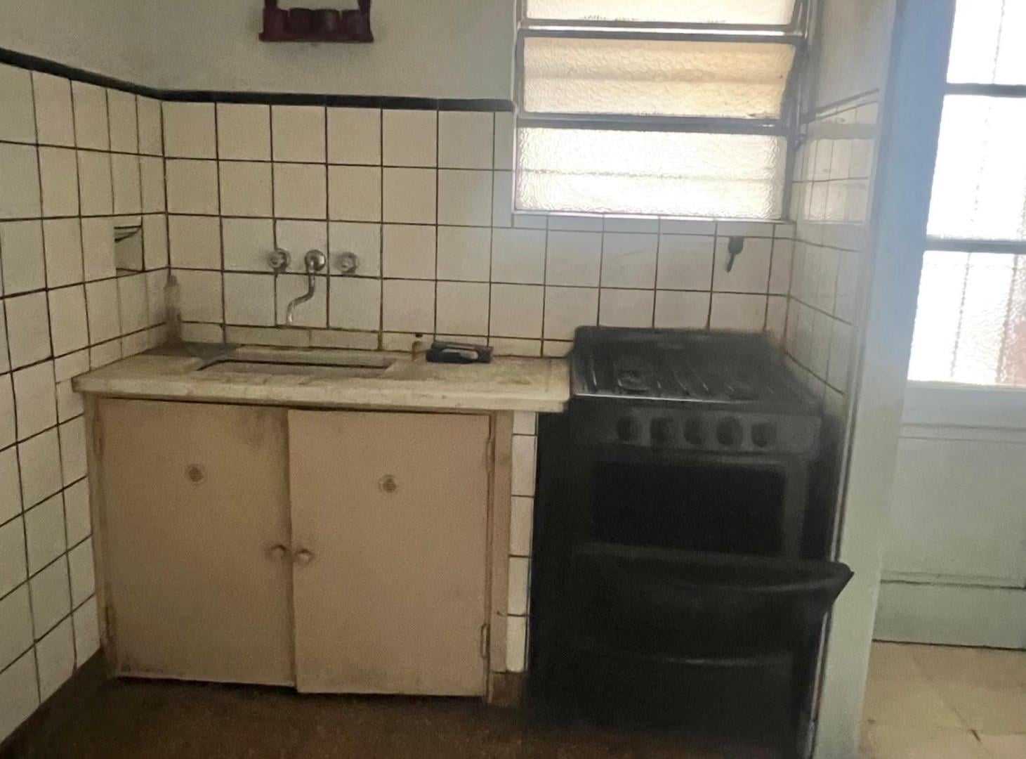 Foto de Tipo Casa 3 Ambientes A Refaccionar con Terraza y Patio, imagen 2