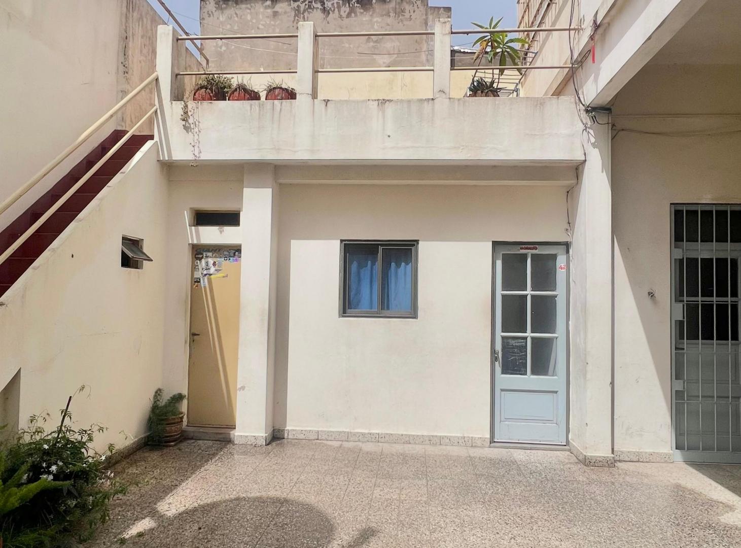 Foto de Tipo Casa 3 Ambientes A Refaccionar con Terraza y Patio, imagen 1
