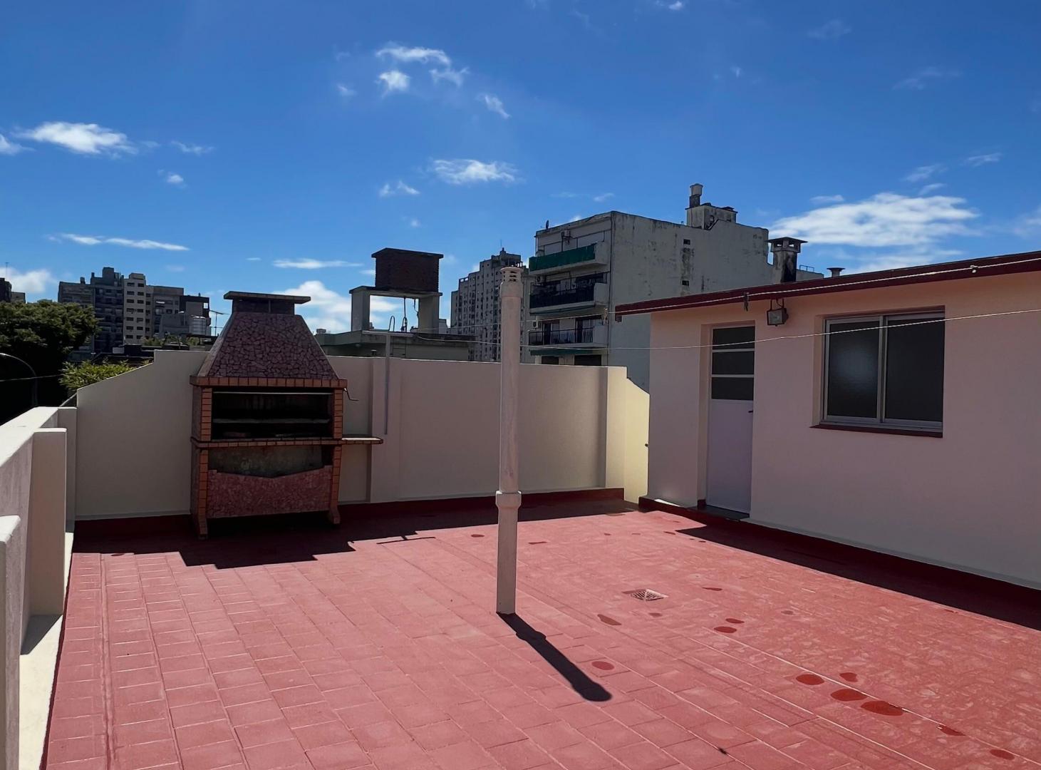 Foto de Tipo Casa 4 Ambientes Con Patio, Terraza y Balcón en Parque Chacabuco, imagen 1
