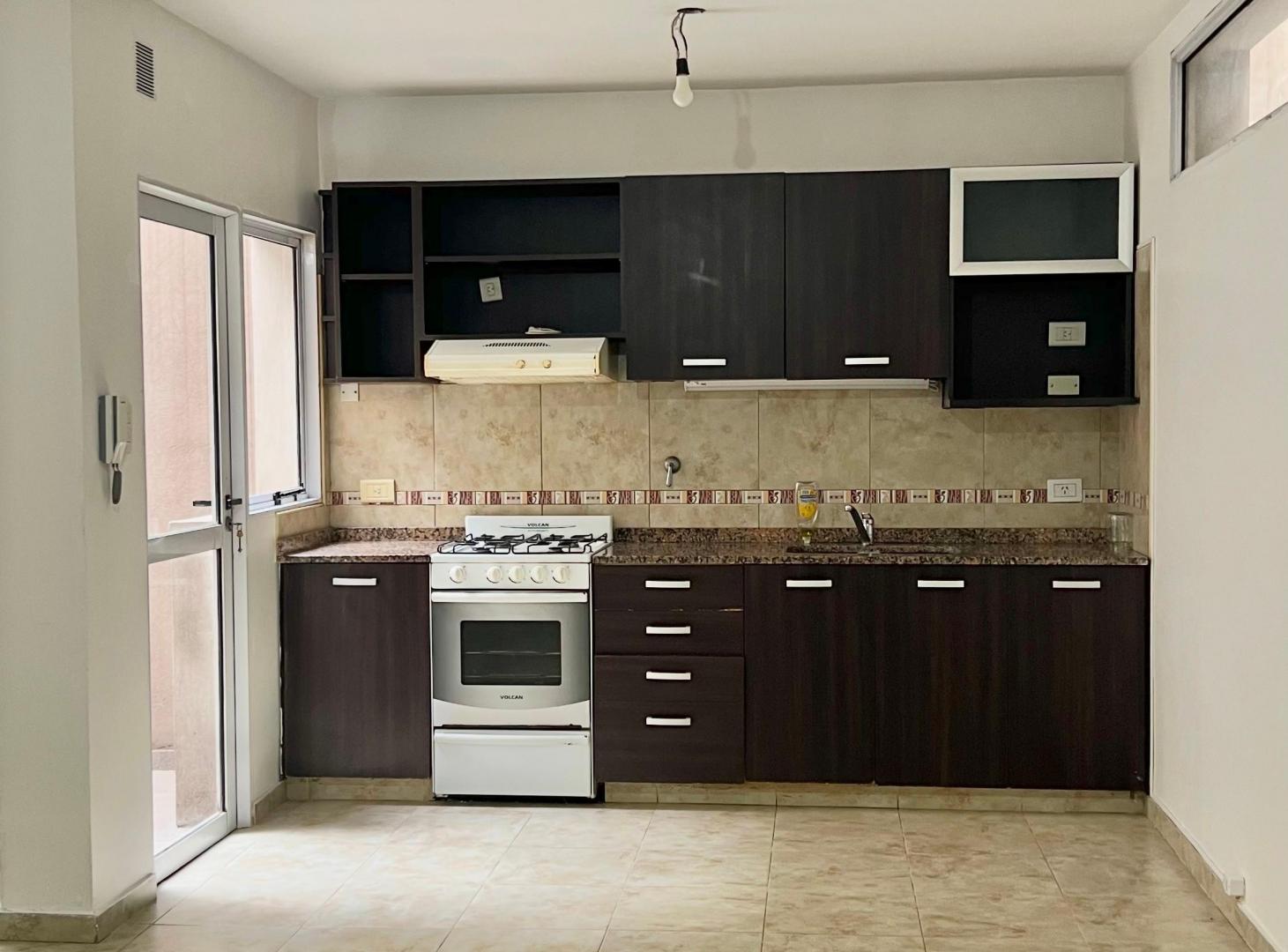 Foto de Departamento 2 Ambientes Con Patio En Parque Avellaneda. Bajas Expensas, imagen 1