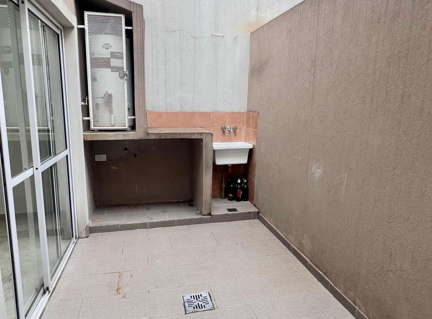 Foto de Departamento 2 Ambientes Con Patio En Parque Avellaneda. Bajas Expensas, imagen 5