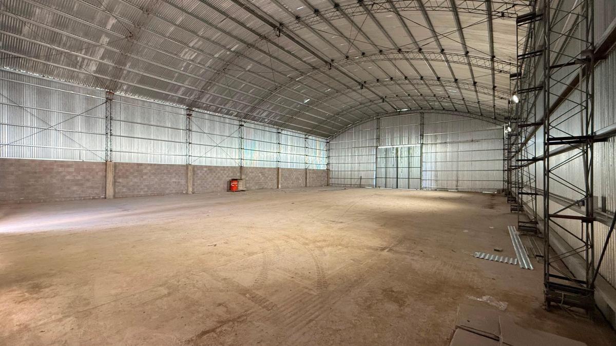 Foto de Galpon de 600 m² en alquiler en Villa Esquiú, imagen 5