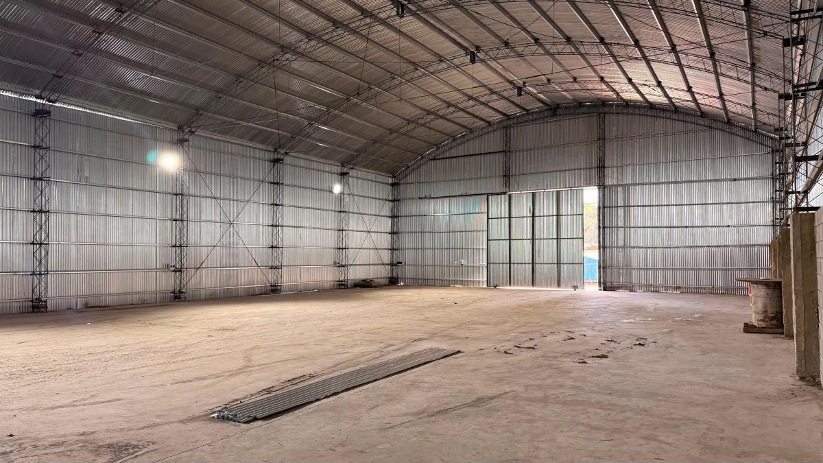 Foto de Galpon de 600 m² en alquiler en Villa Esquiú, imagen 3