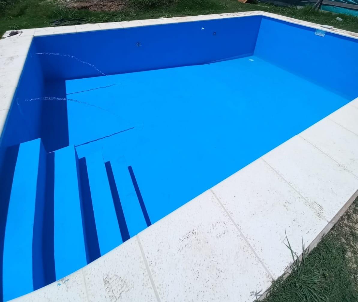 Oportunidad! Casa en 2 Plantas con Pileta 4