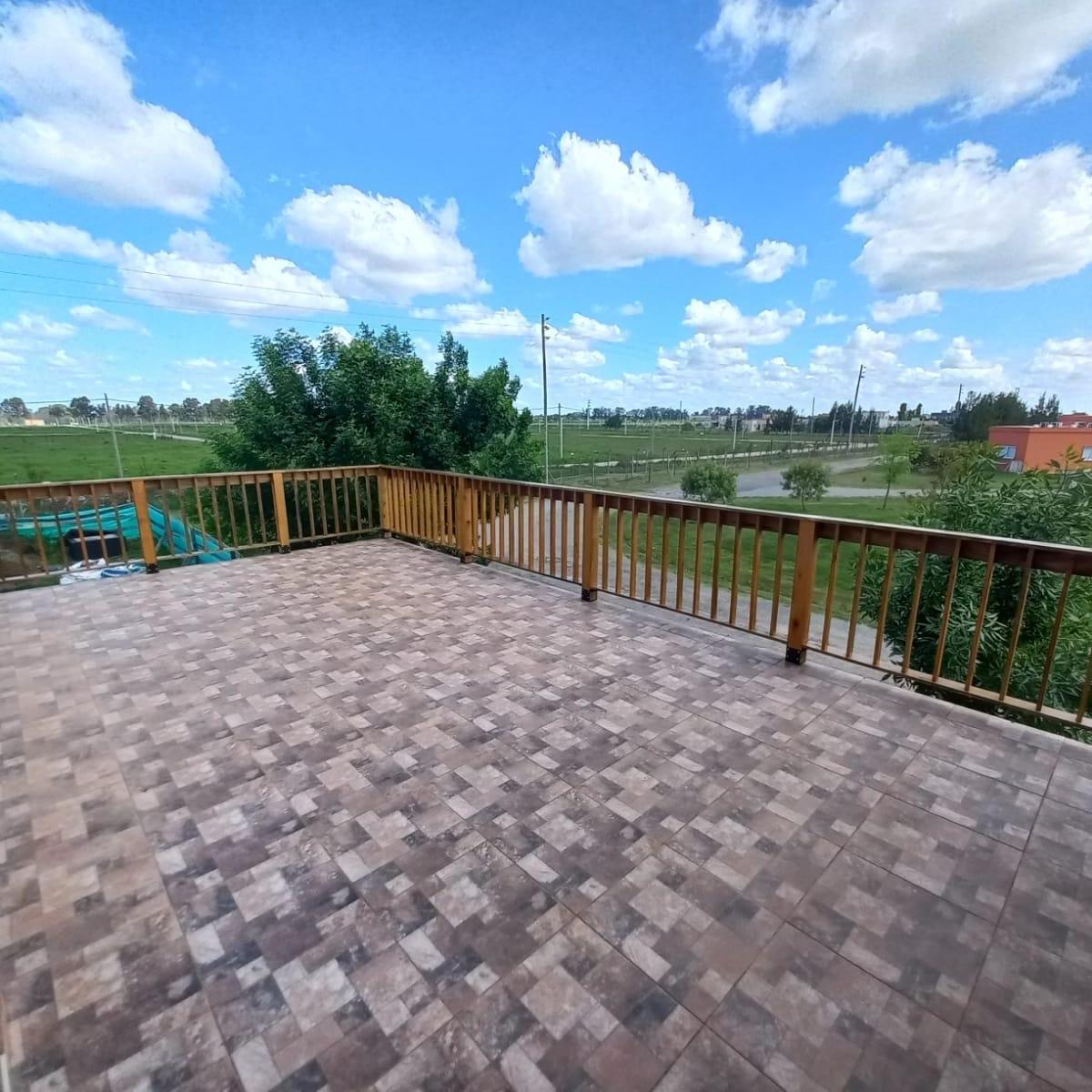 Oportunidad! Casa en 2 Plantas con Pileta 1