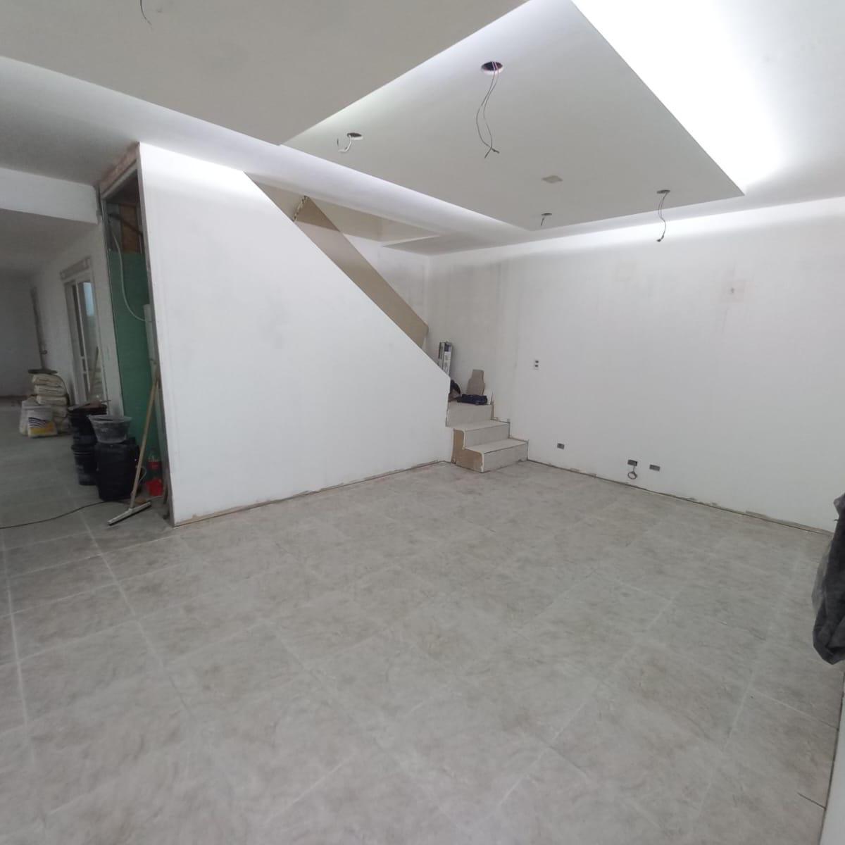 Oportunidad! Casa en 2 Plantas con Pileta 5