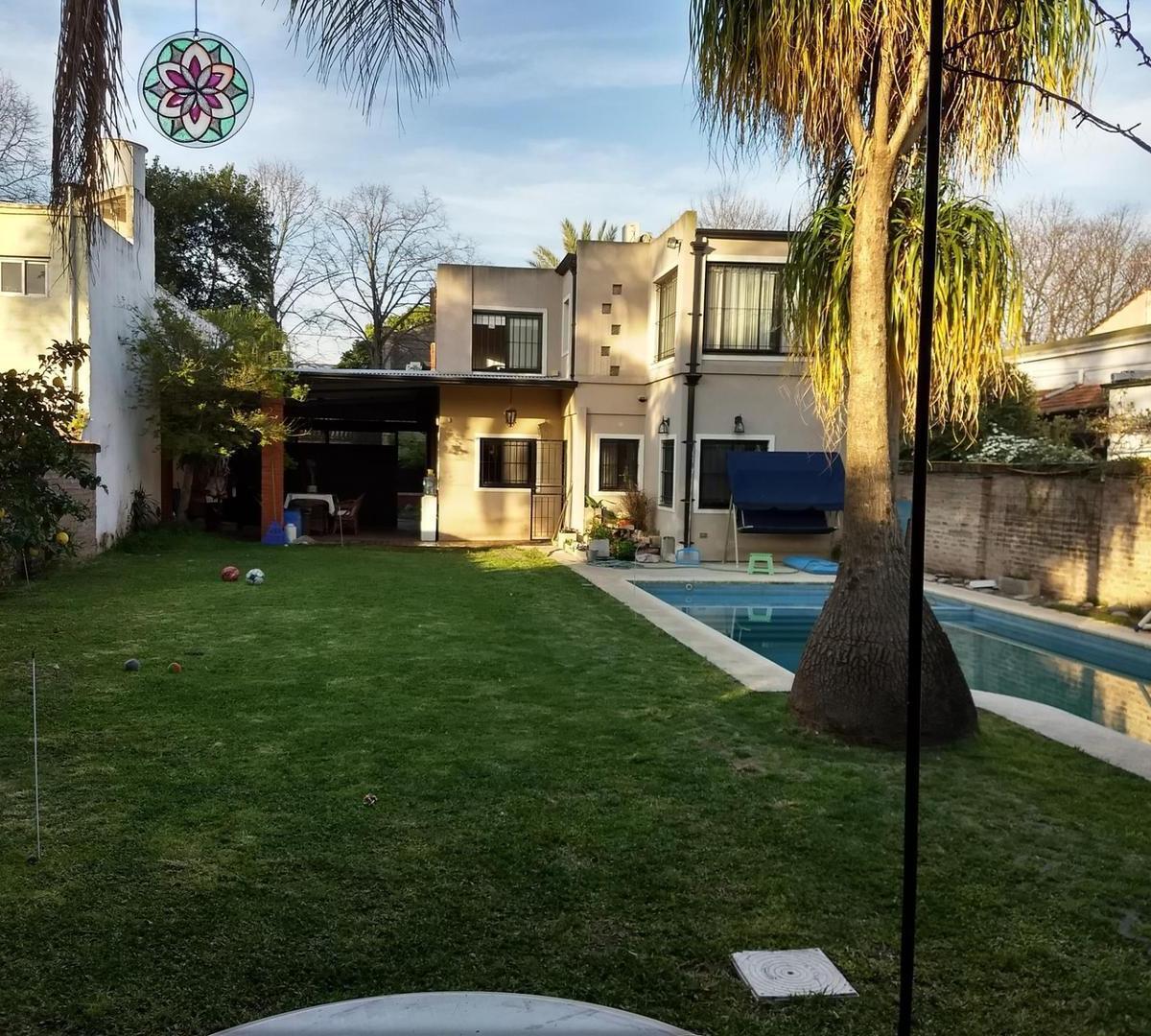 Foto de Casa 4 dormitorios parque pileta quincho Adrogue Permuta, imagen 2