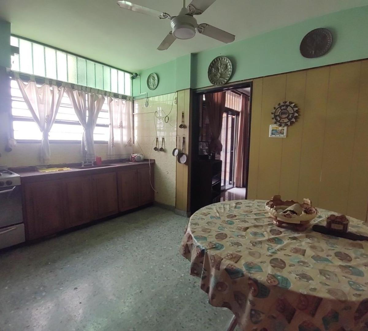 Casa en Venta 6 ambientes Garage Lomas de Zamora Centro