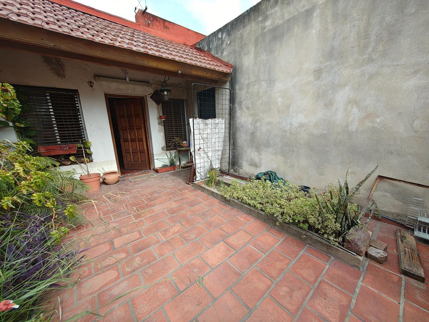 PH en Venta a Restaurar 3 ambiente jardin Garage sin expensa