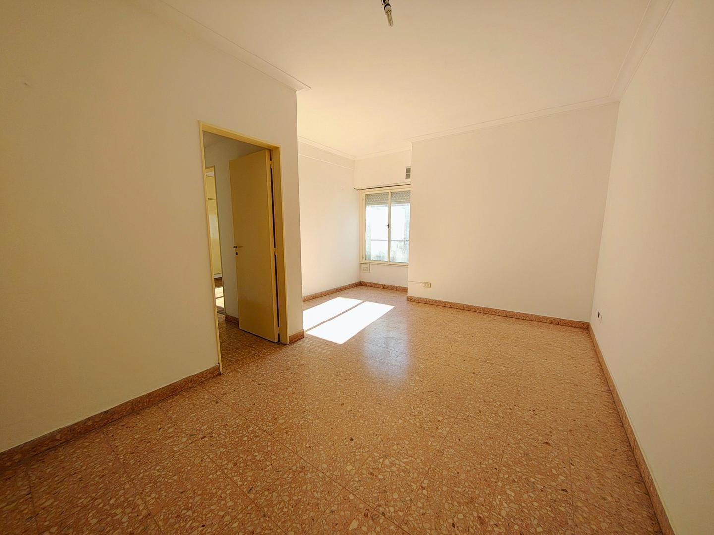 Foto de Departamento 3 ambientes Venta Las Lomitas escalera, imagen 4