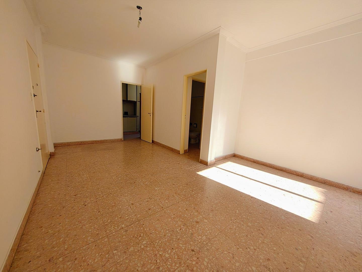 Foto de Departamento 3 ambientes Venta Las Lomitas escalera, imagen 1