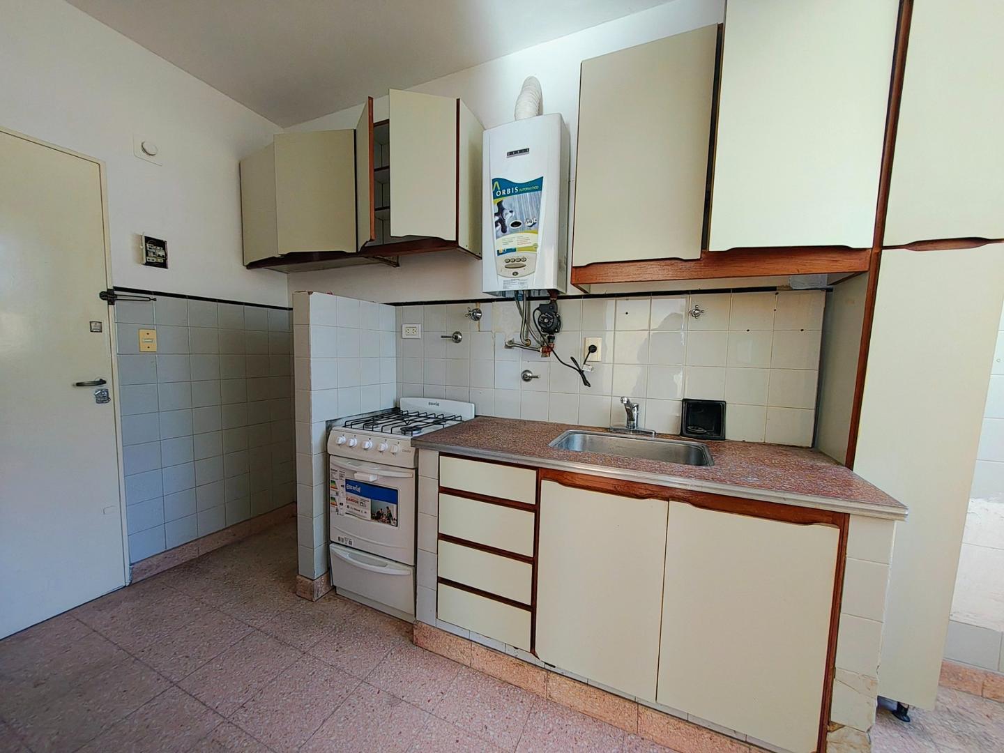 Foto de Departamento 3 ambientes Venta Las Lomitas escalera, imagen 3