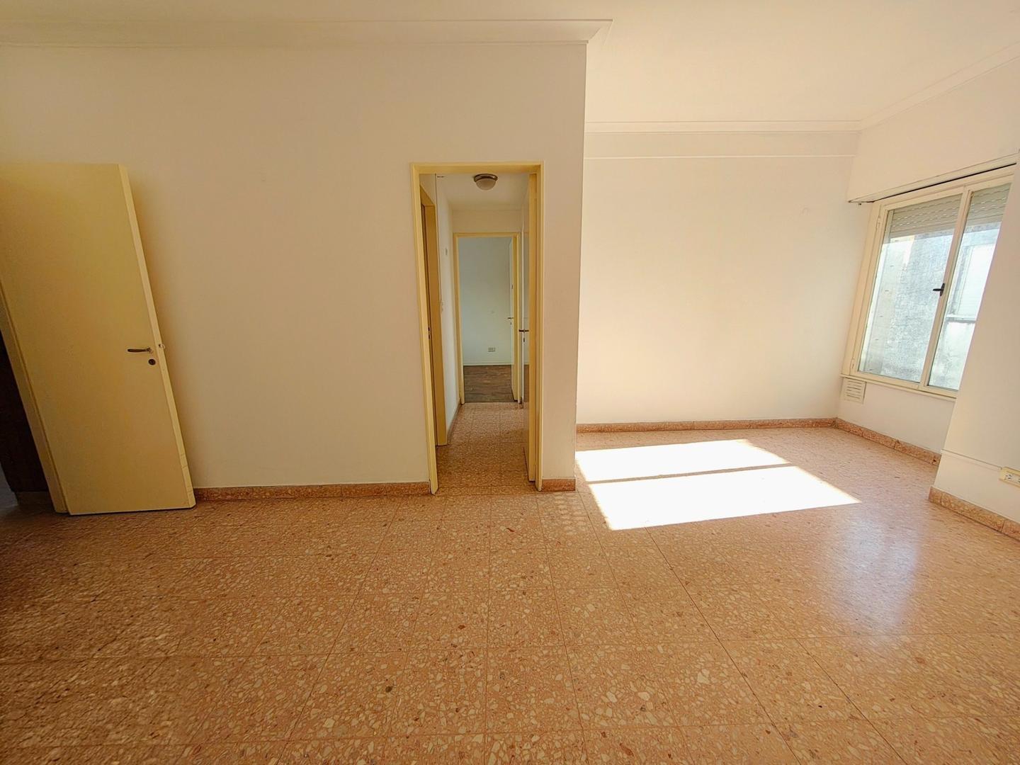 Foto de Departamento 3 ambientes Venta Las Lomitas escalera, imagen 5
