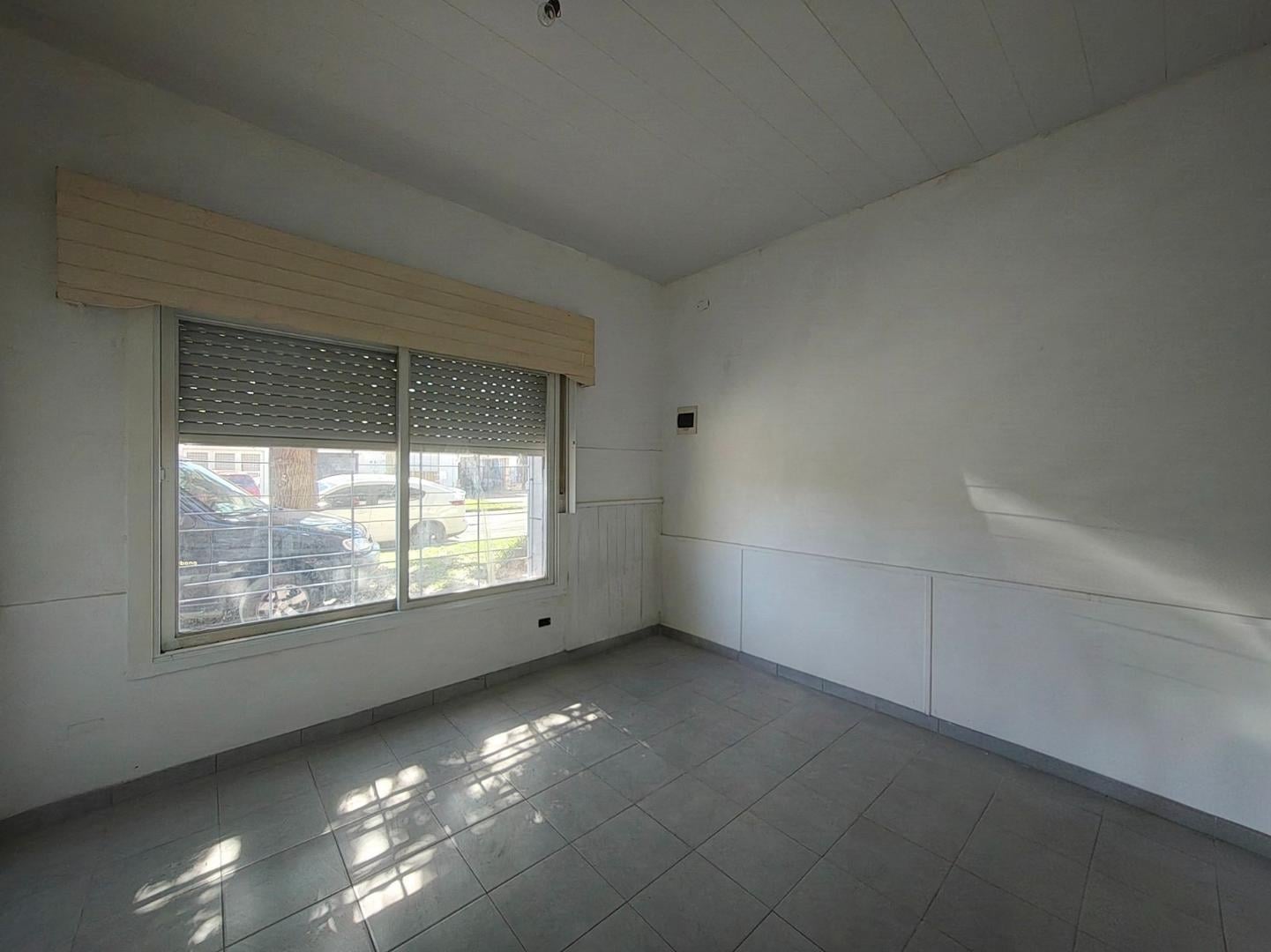 Foto de PH al frente 3 ambientes escritorio terraza Lomas Oeste, imagen 1