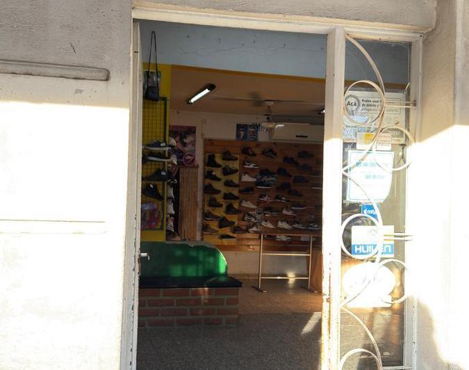 Local en Villa Regina 4