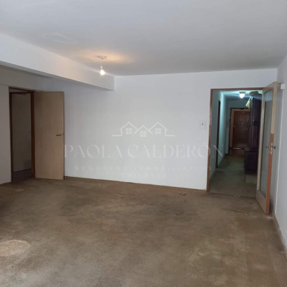 Venta Departamento Semi Piso de Tres Dorm. 3
