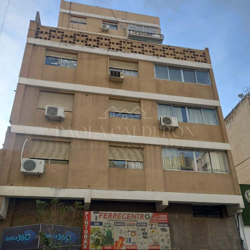 Venta Departamento Semi Piso de Tres Dorm. 2