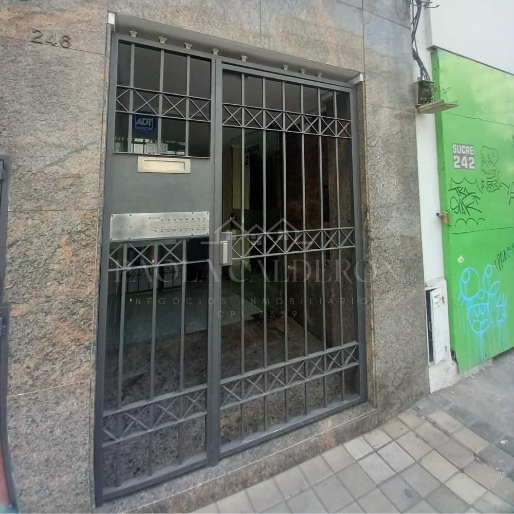 Venta Departamento Semi Piso de Tres Dorm. 5