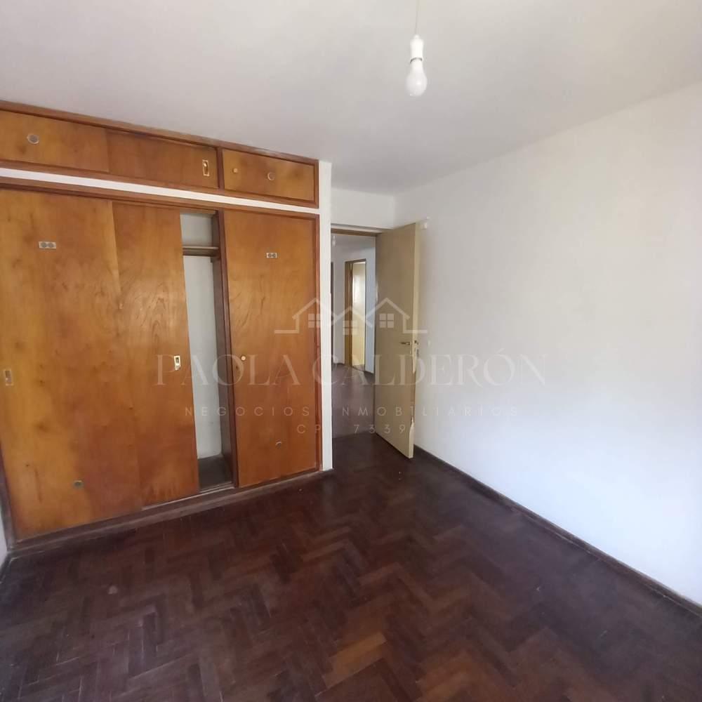 Venta Departamento Semi Piso de Tres Dorm. 1