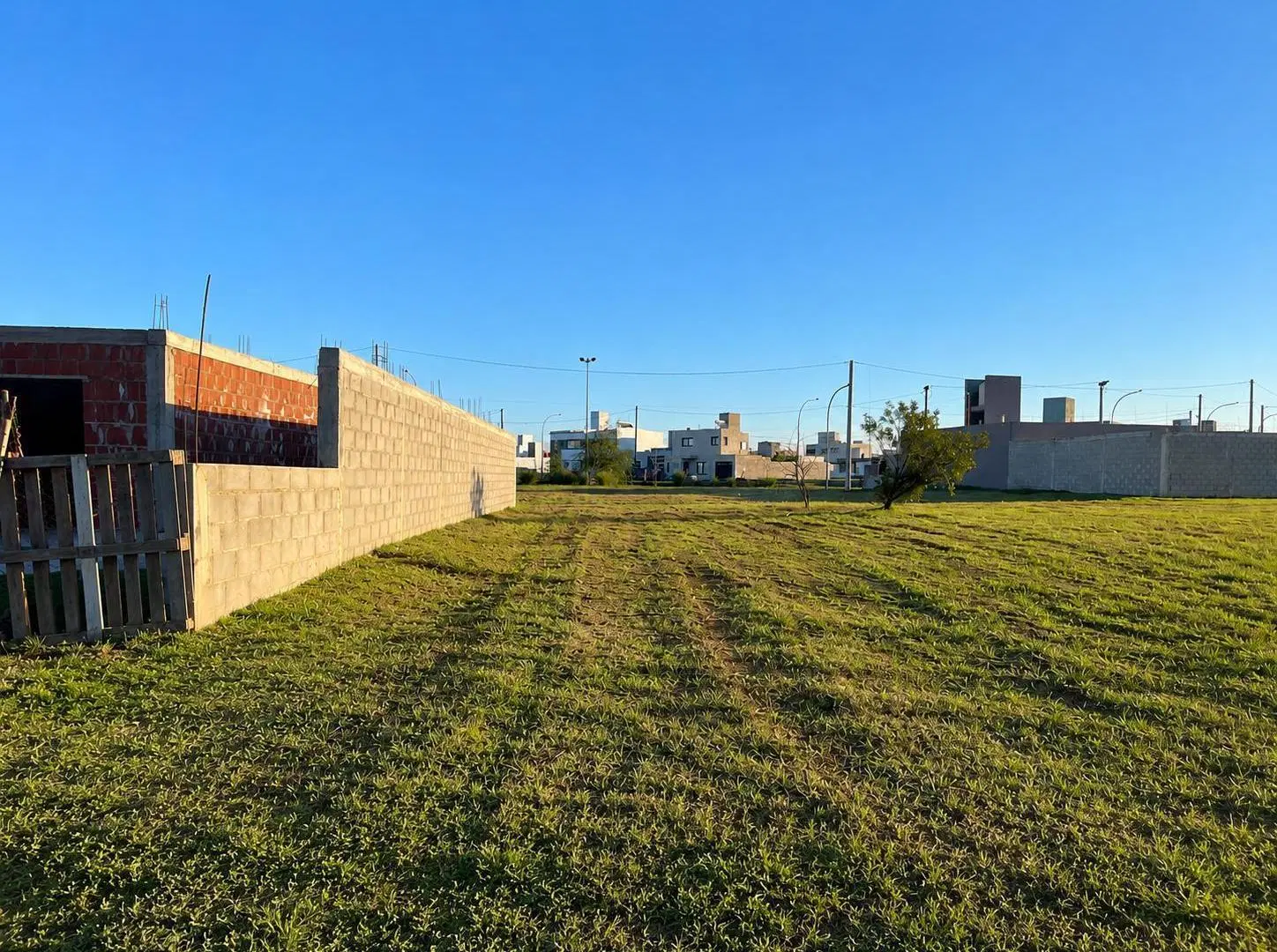 VENTA LOTE 255 M2 VALLE CERCANO. APTO DÚPLEX 1