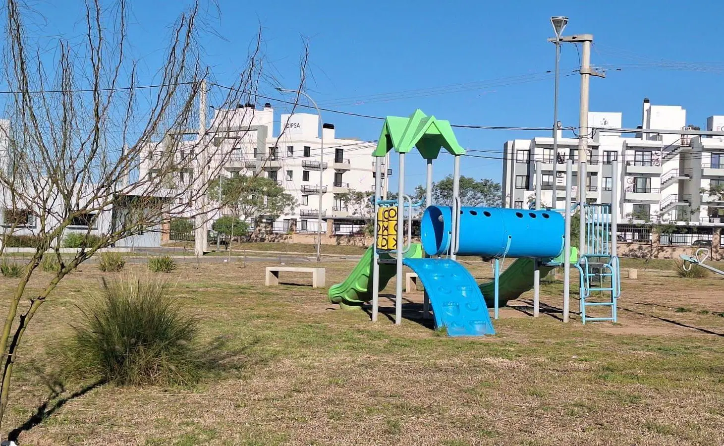 DÚPLEX DE CATEGORÍA FRENTE A PLAZA  VALLE CERCANO  BARRIO LOS JUEGOS  APTO CRÉDITO 5