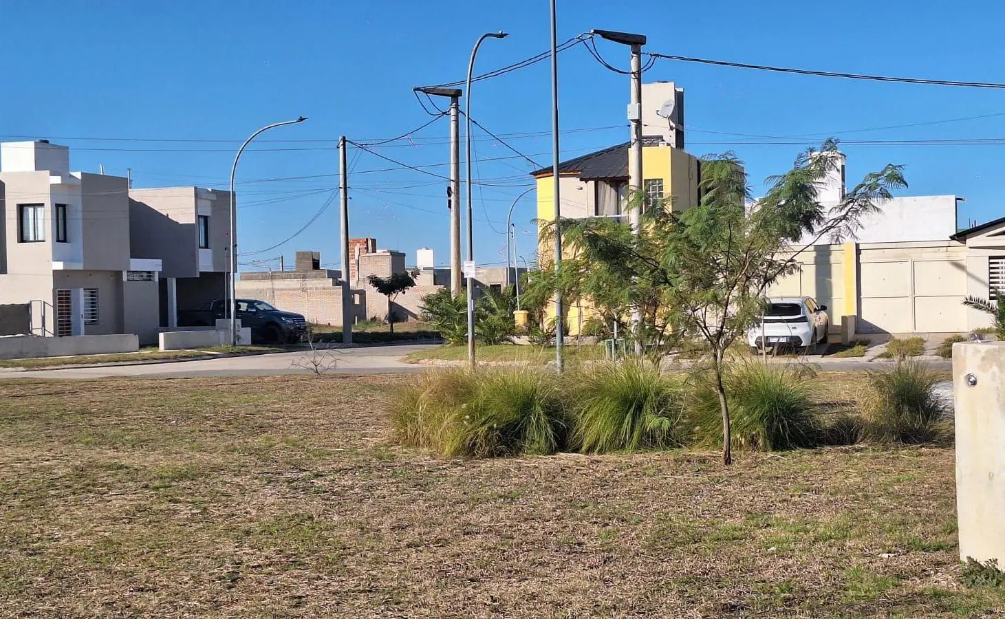 DÚPLEX DE CATEGORÍA FRENTE A PLAZA  VALLE CERCANO  BARRIO LOS JUEGOS  APTO CRÉDITO 3