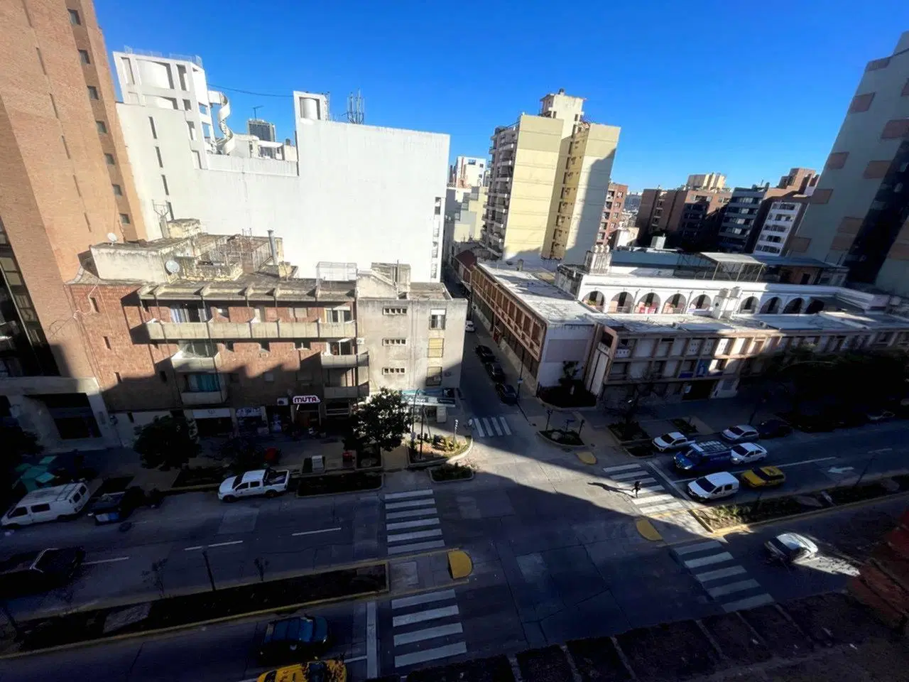 Departamento en Alquiler 2 Dormitorios Piso 8 con Vista al Bv. San Juan Centro 5