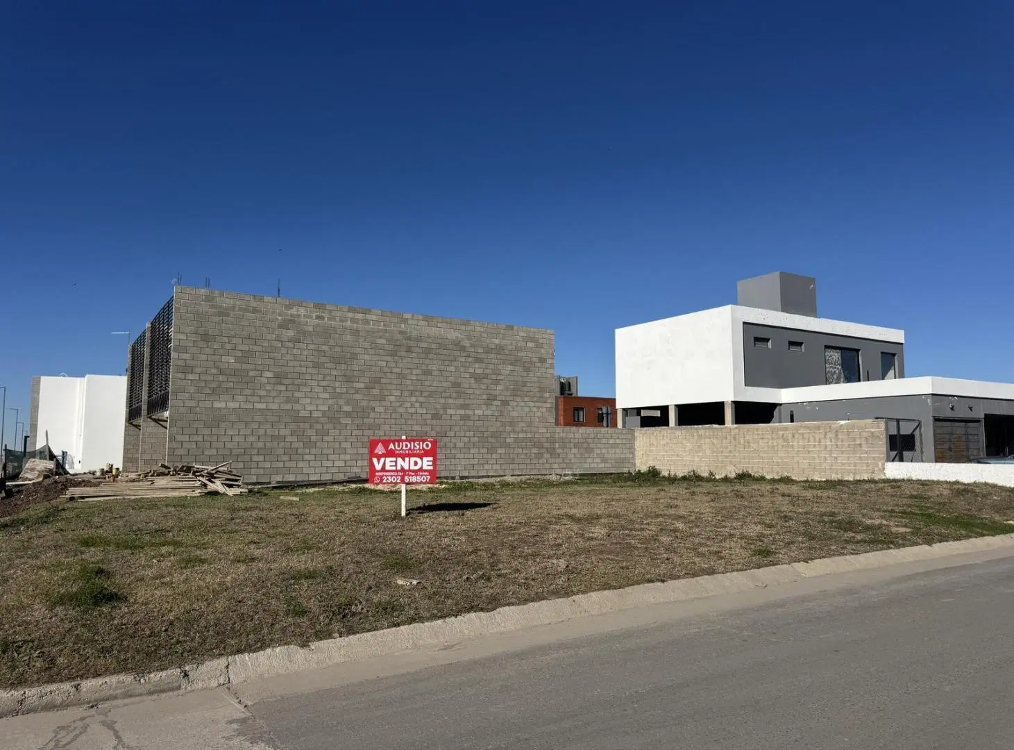 Terreno en venta - Docta Avenida sobre Boulevard 3