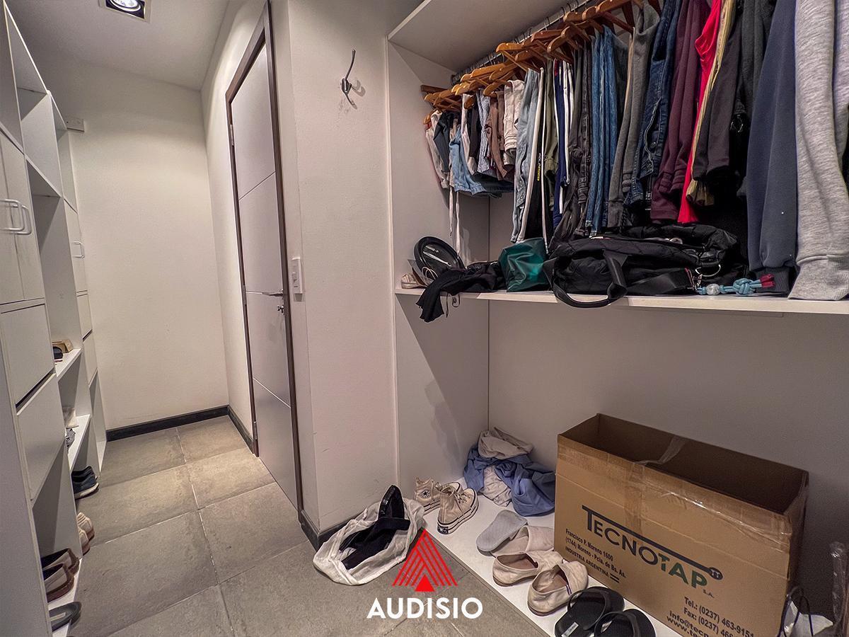 Foto de Casa de categoría en venta - B° Arguello, imagen 4