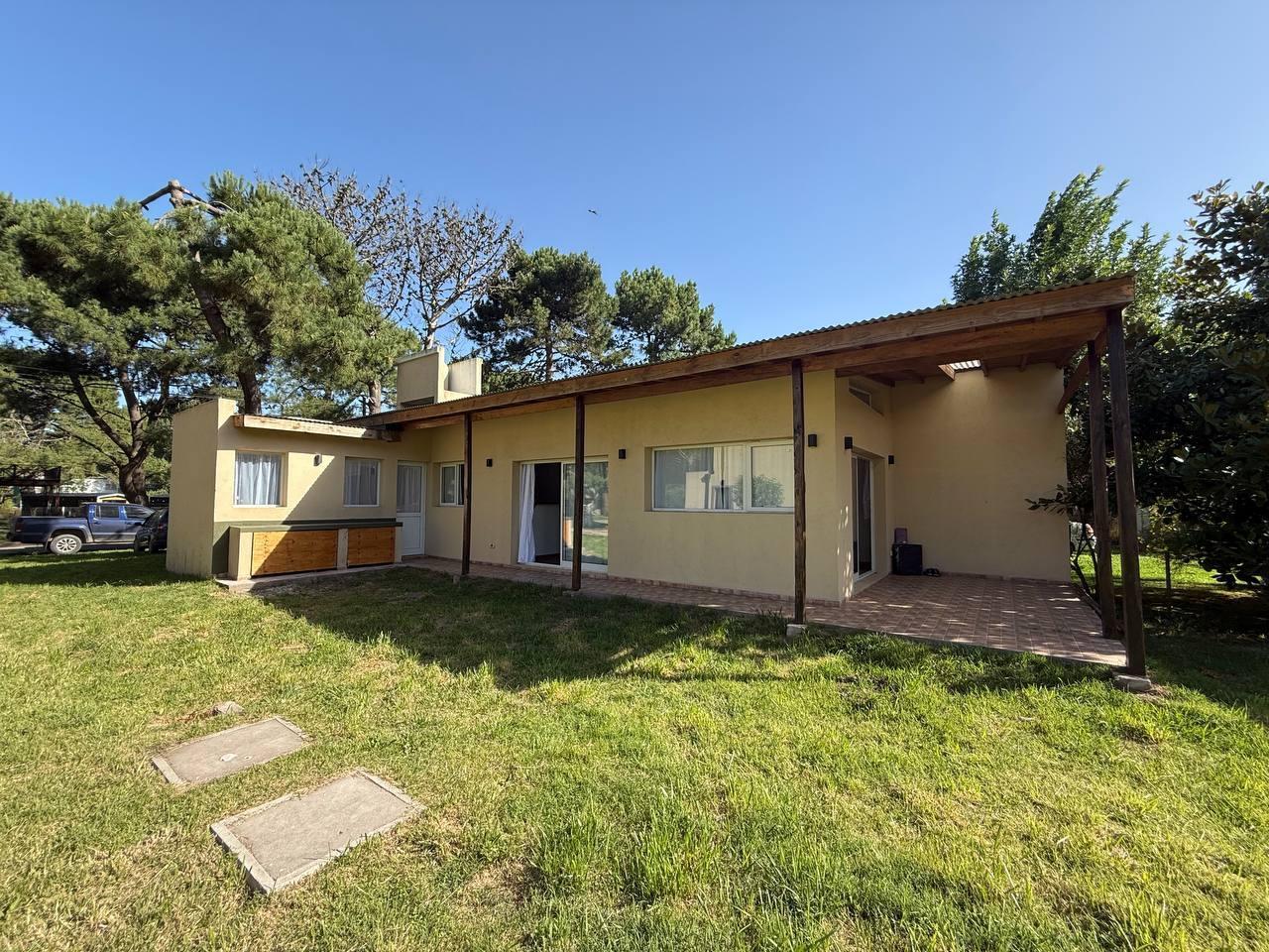 Foto de Casa de 2 ambientes lote de 405m2 La Caleta sobre asfaltada, imagen 1